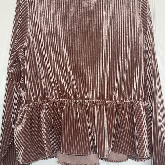 🎉HP🎉 Forever 21+ Pink Peplum Top - Picture 2 of 4